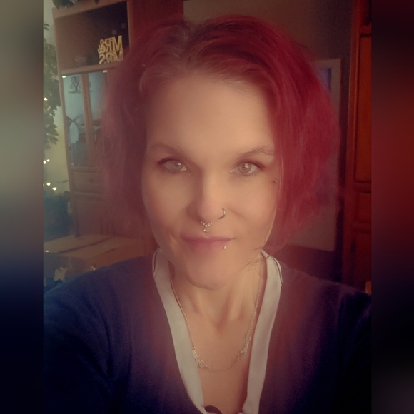 Meet your Posher, Kristy - Picture 2 of 3